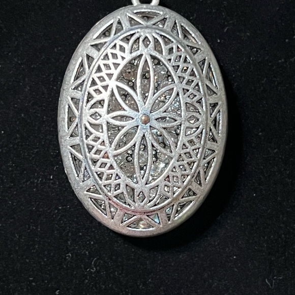 Pewter look with reversible pendant necklace with cut out  sparkles - Picture 4 of 8